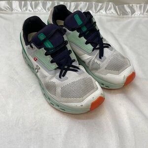 On Cloud Cloudstratus Undyed White Creek Athletic Running Shoes women’s Size 9.5